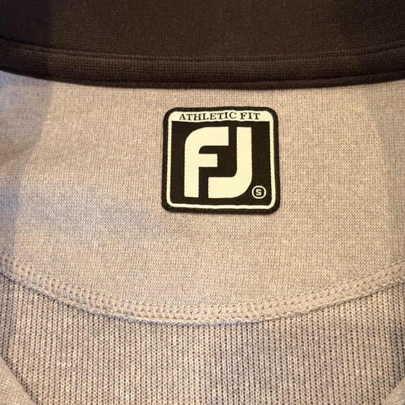 FootJoy Golf Half Zip Lightweight Mid-Layer Sweater in Grey/Black - Picture 5 of 7
